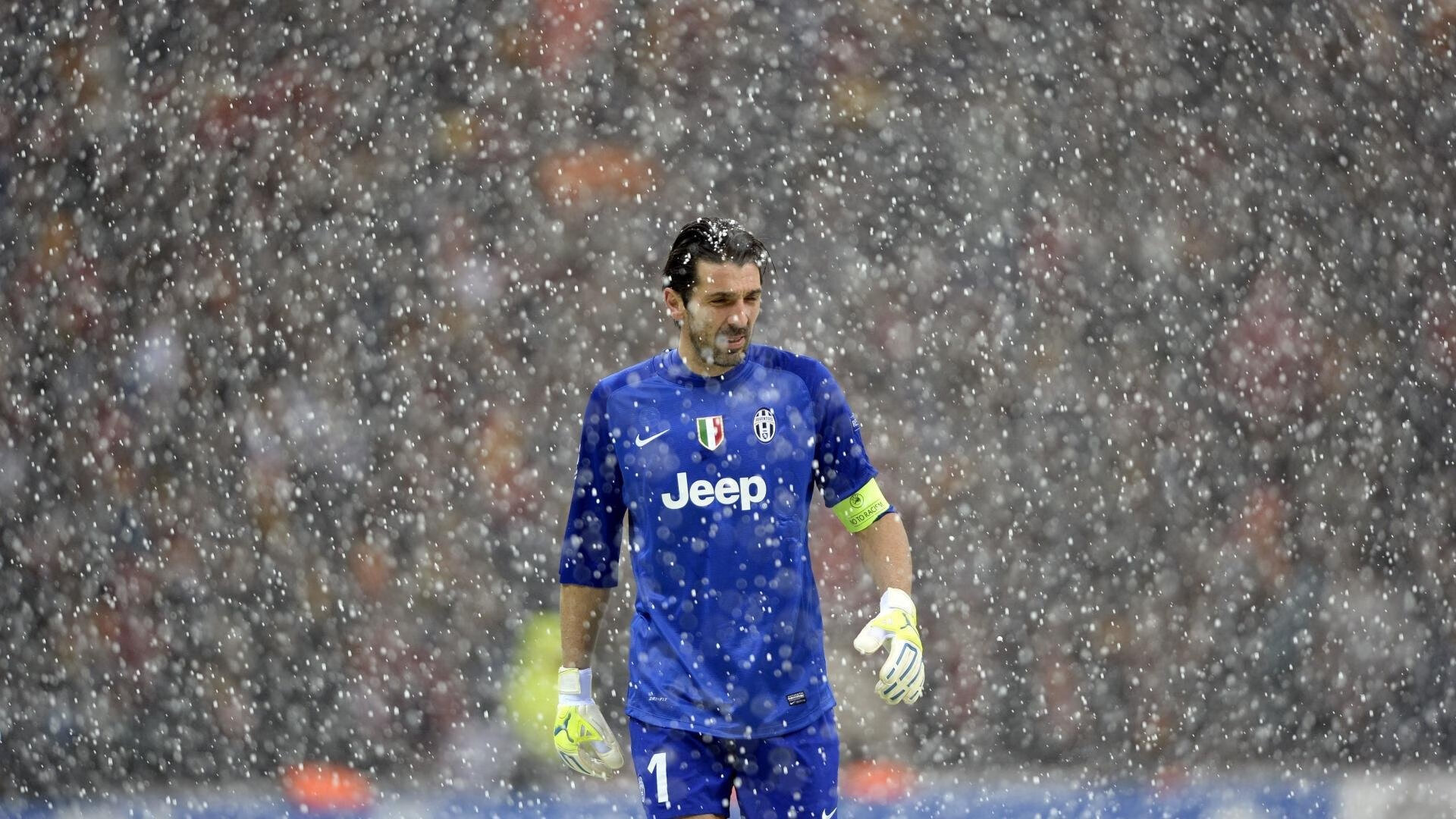 勇士后卫在训练中实现极限变向过人,勇士后卫是谁