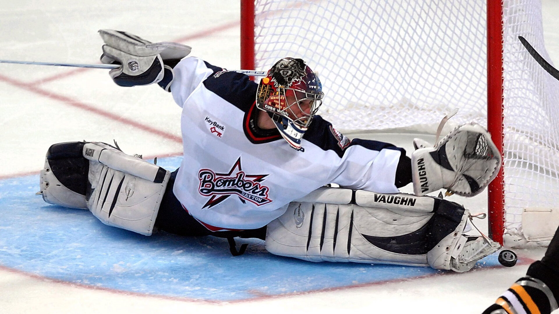 俄朝联动？F-16基地与集束弹同时登场，俄罗斯f16